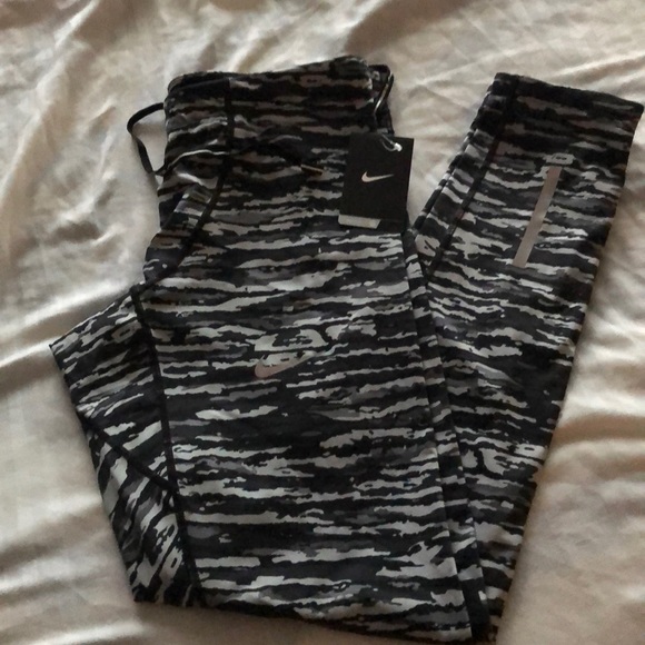 Men’s Nike Running Tights - Picture 3 of 5